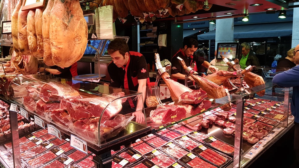 Aceste tipuri de carne măcelarii nu le cumpără din supermarket! Explicațiile te vor face să te gândești de două ori înainte a le achiziționa