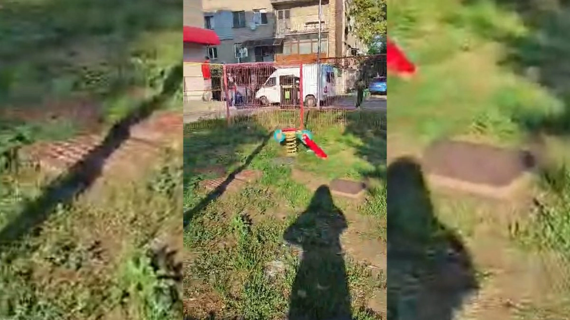 Parcul pentru copii invadat de șobolani nu a intrat în reabilitare și arată mai rău pe zi ce trece. Locatarii sunt disperați: „A devenit un pericol pentru siguranța celor mici”