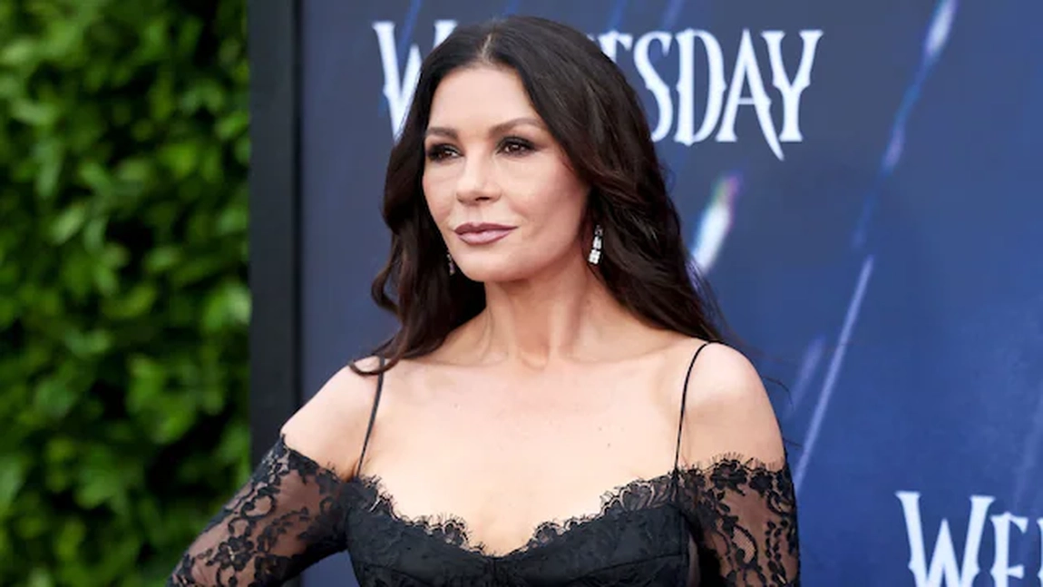 Catherine Zeta-Jones și-a sărbătorit ziua de naștere printr-o sesiune foto nud. Cum arată celebra actriță la 55 de ani