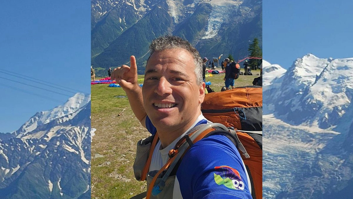 Ciprian este din Iași și este unul dintre puținii oameni care au reușit să zboare peste Munții Alpi fără avion. A ajuns și în Columbia, dar acum petrece mult timp pe cerul din zona Moldovei