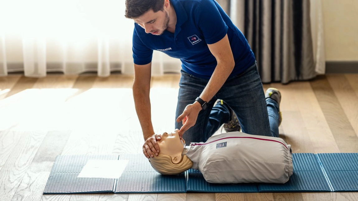 Curs de prim ajutor de bază și pediatric pentru adulți și părinți la Iași cu MENSAVE