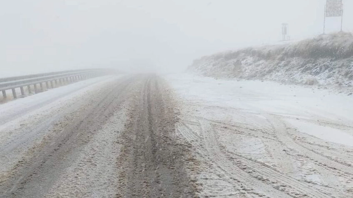 Cum a reacționat un turist polonez când a văzut stratul de zăpadă de pe Transalpina. A vizitat România în drum spre Grecia