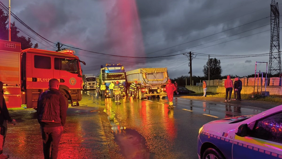 Accident rutier la Iași! Două camioane și un autoturism au fost implicate