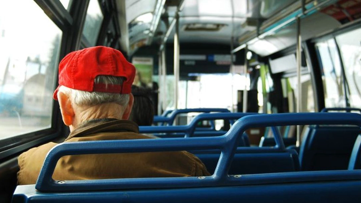 Carduri de transport cu trenul pentru pensionari! Iată de când se vor distribui