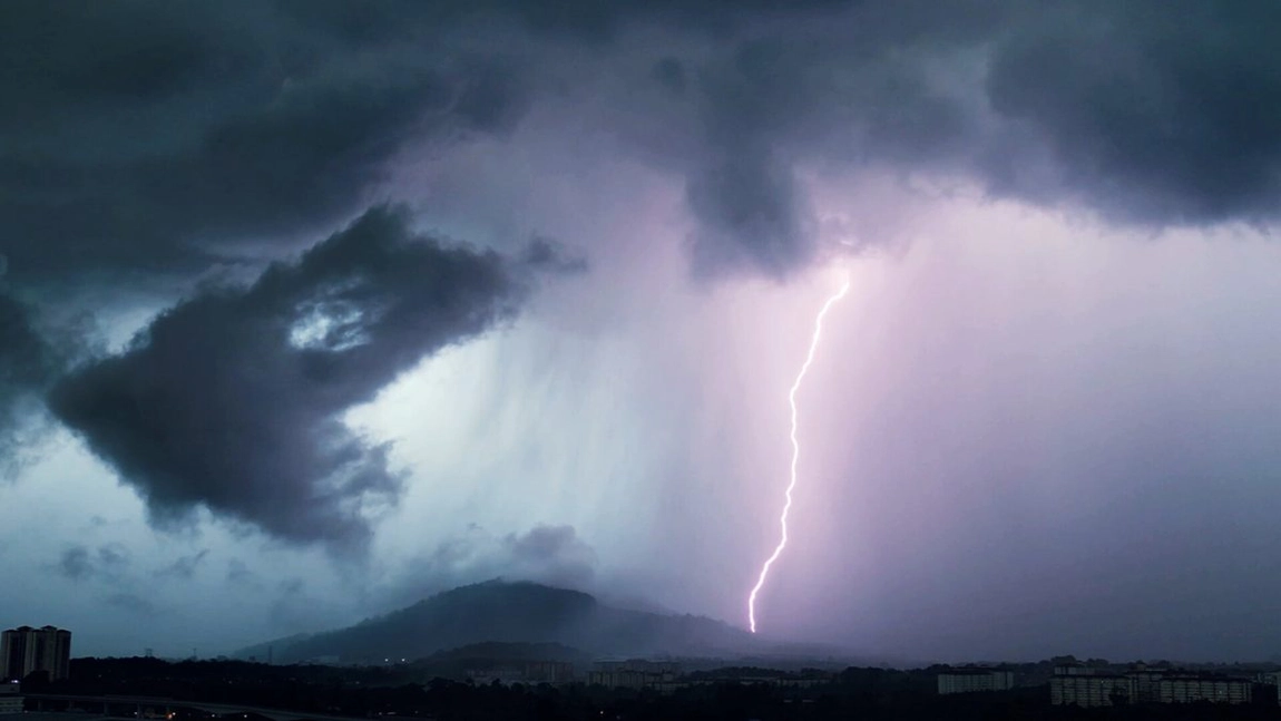 Meteorologii au emis cod roșu de vreme rea! Dunărea va inunda această zonă din România