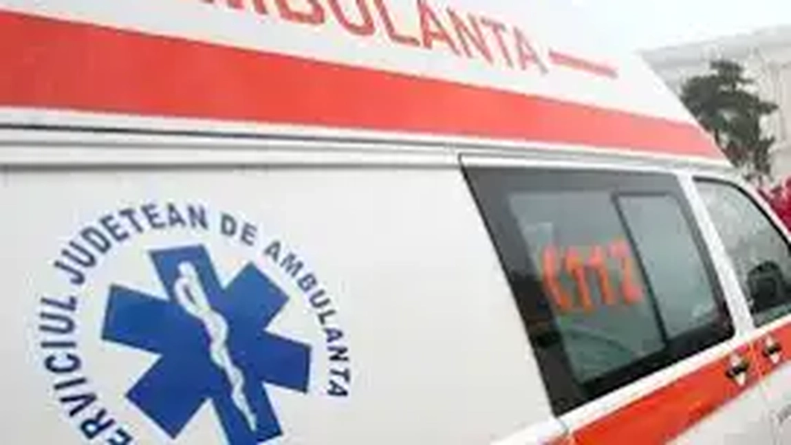 Un motociclist s-a rănit grav după ce s-a izbit cu motorul de un stâlp