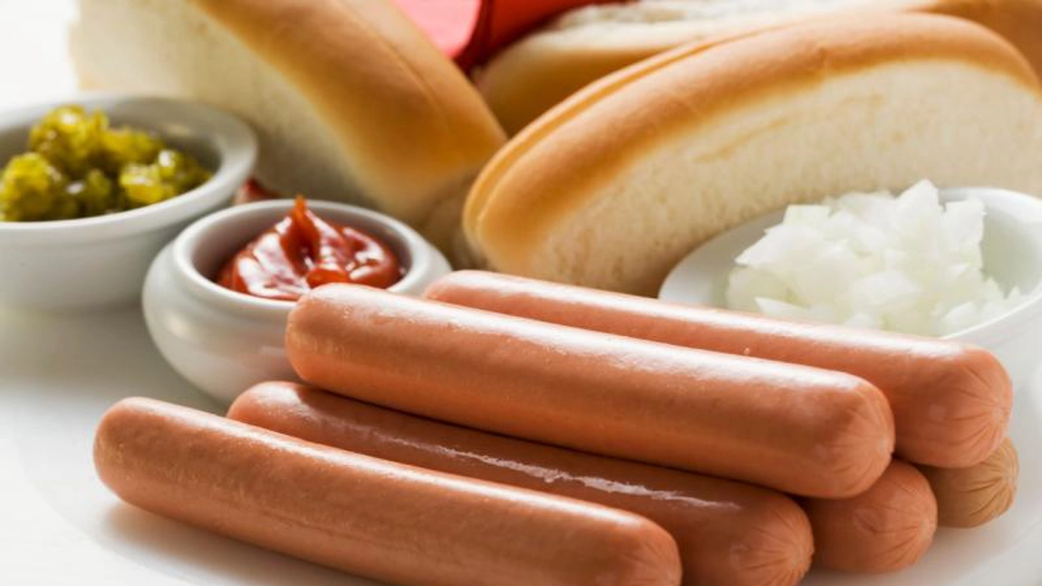 Crenvurștii, pericol sau nu pentru sănătate? Cât de toxici sunt pentru organism