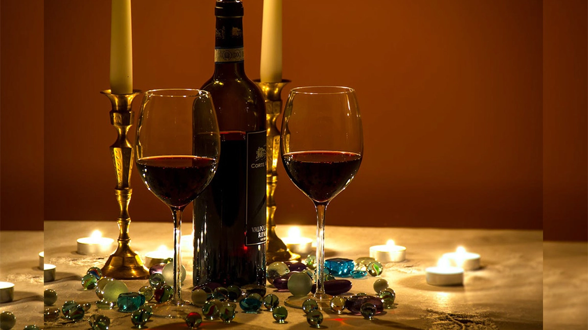 De ce lumânările sunt esențiale pentru crearea unei atmosfere romantice