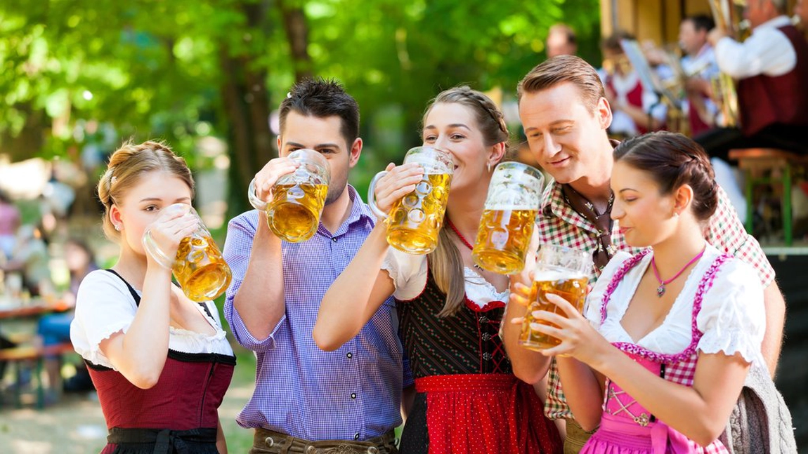 Nemții se pregătesc de Oktoberfest. Cât costă o halbă de bere la renumitul festival
