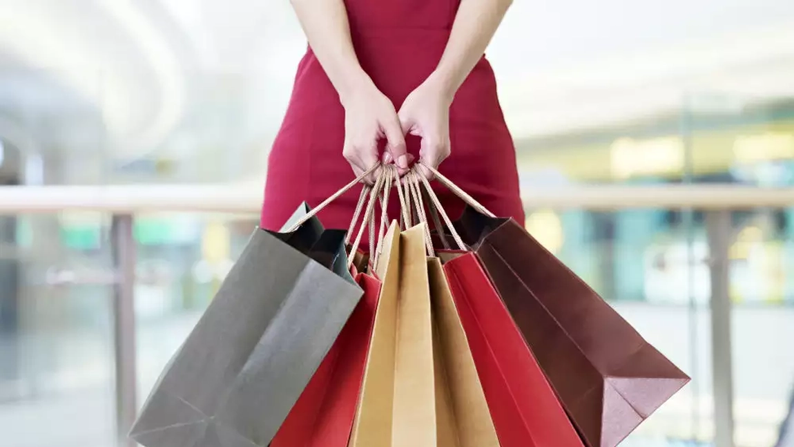 Românii se duc tot mai des în mall-uri, chiar dacă suntem afectați de una dintre cele mai mari inflații din Europa