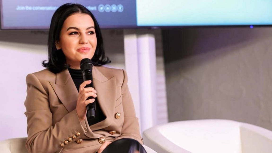 Rochia ieftină cu care Romina Gingașu, soția miliardarului Piero Ferrari, a făcut senzație la un eveniment din Italia