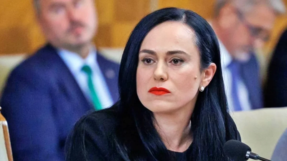 Peste un milion de români primesc vineri banii pe card! Ministerul Muncii a anunţat că plata se face în avans