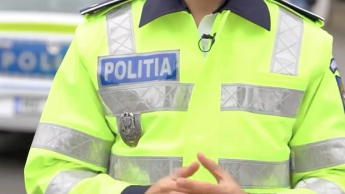 Un polițist din Tulcea a fost lovit și dus pe capotă de un șofer beat și fără permis, care a refuzat să oprească la semnalul de oprire