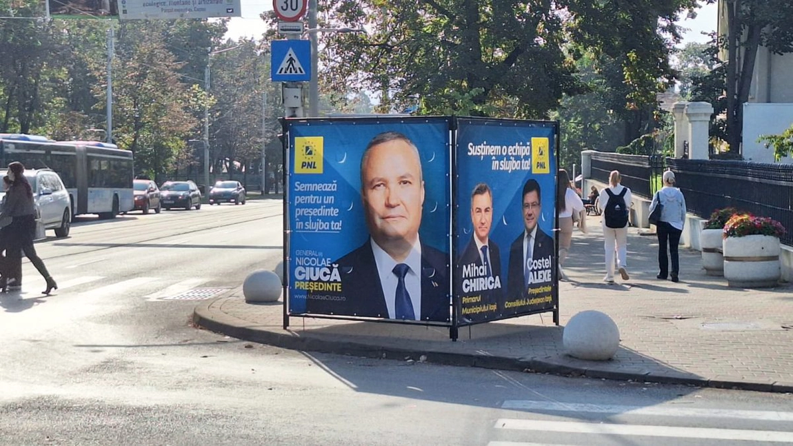 Pericol în trafic din cauza unui afiș electoral de la PNL. Șoferii sunt puși în dificultate: „Este redusă vizibilitatea și riști să faci accident”