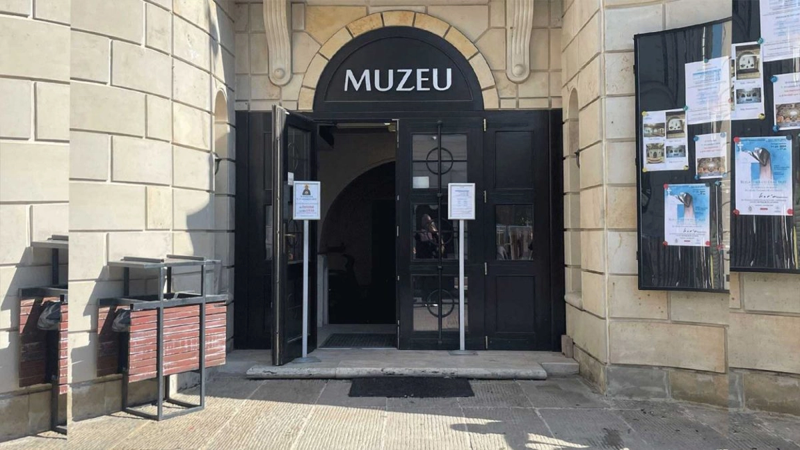 Astăzi, 17 octombrie 2024, în sala „Iustin Moisescu” din cadrul Mitropoliei Moldovei va avea loc lansarea cărții „Întoarcerea în adâncuri”, scrisă de dr. Galina Răduleanu