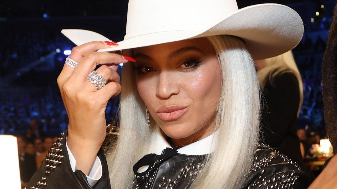 De ce toată lumea este îngrozită de Beyonce: „Ați observat că artiștii sunt „forțați” să-i mulțumească atunci când primesc premii?”
