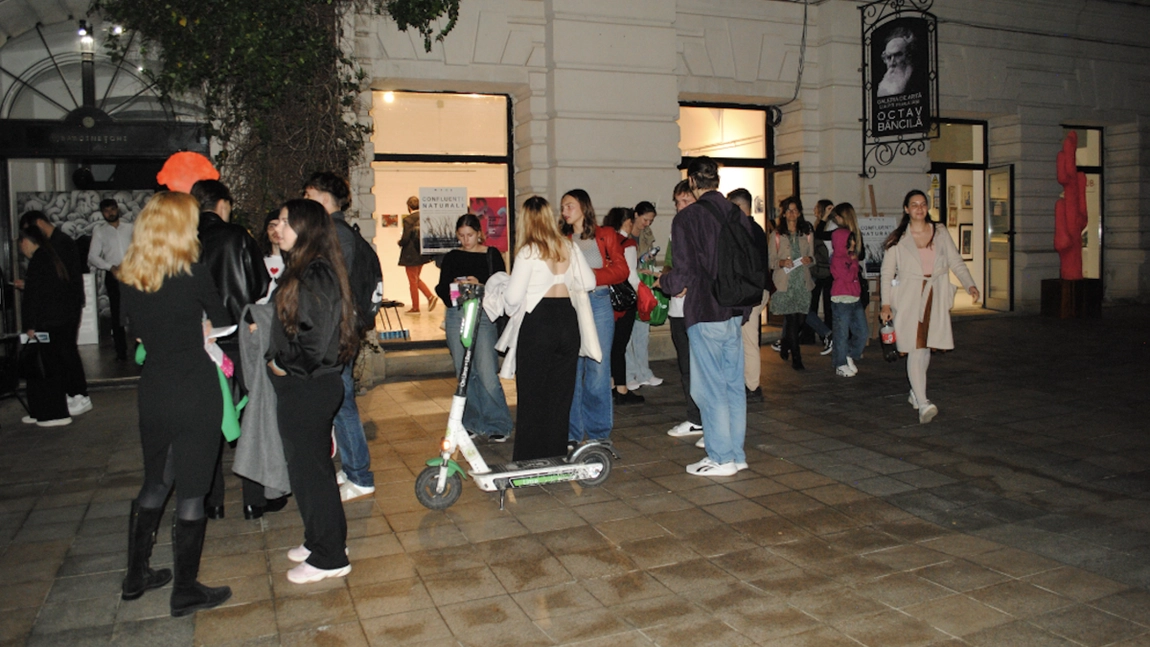 Străzile Iașului au fost pline în weekend-ul ce a trecut! „Noaptea Albă a Galeriilor”, ediția 2024, a adus arta contemporană în prim plan în oraș 