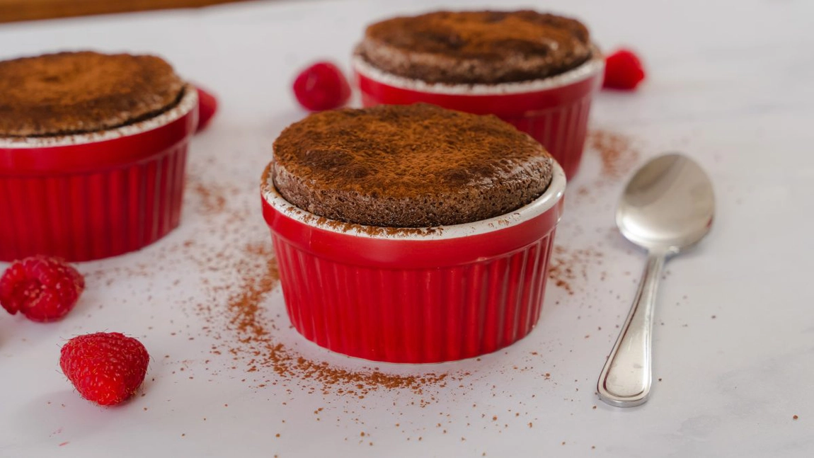 Rețeta pentru un souffle de ciocolată moale, aerat și delicios!