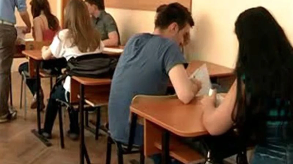 Elevii nu au voie cu tatuaje, piercinguri sau unghii vopsite strident! Se scade nota la purtare pentru fumat în școală