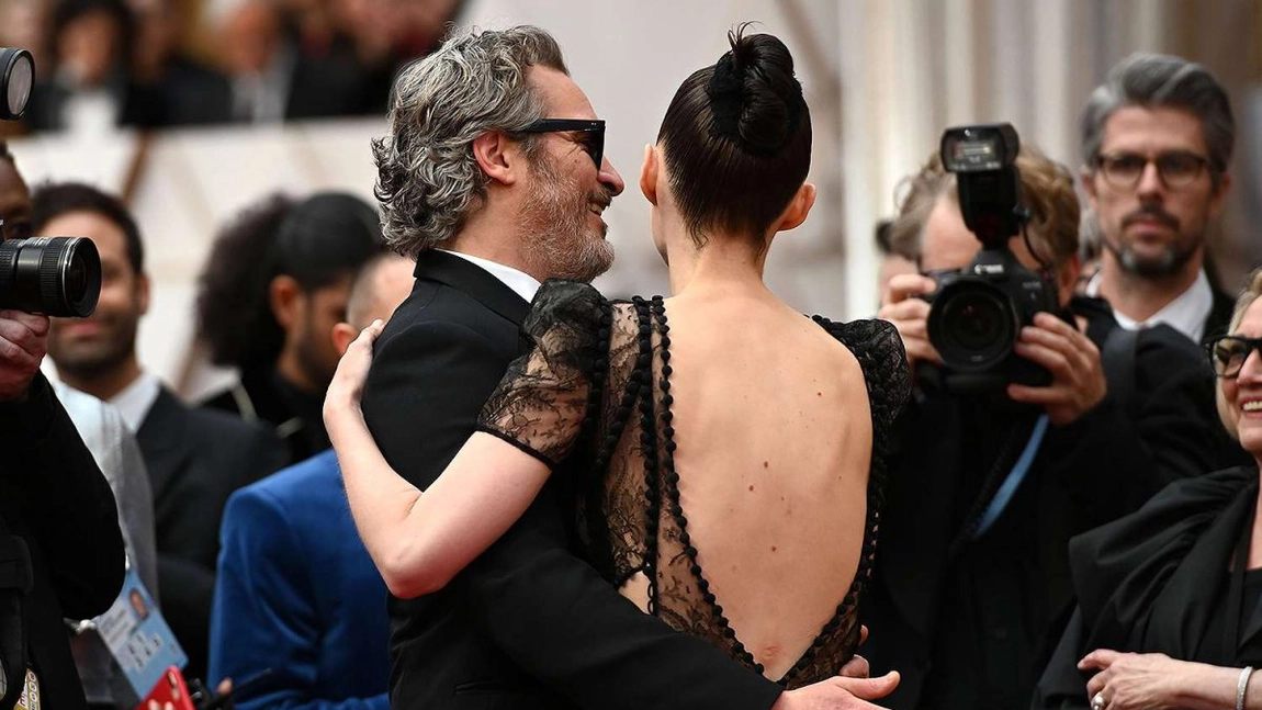 Bat clopotele de nuntă la Hollywood. Starul din „Joker” a confirmat zvonurile
