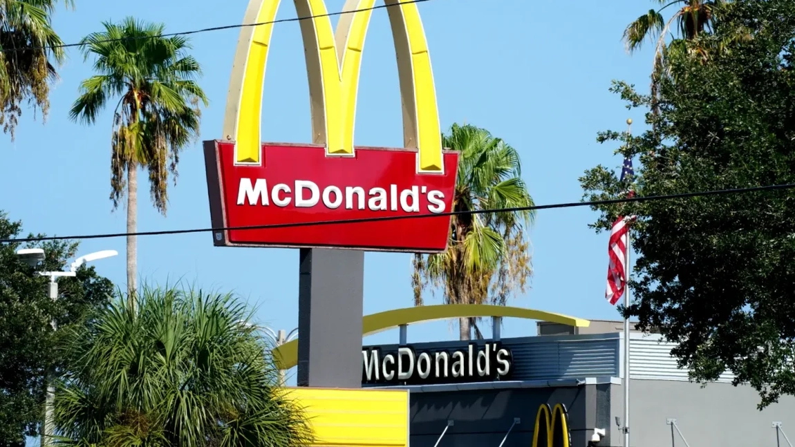 Focar de infecții în SUA după ce oamenii au mâncat hamburgeri la McDonald’s