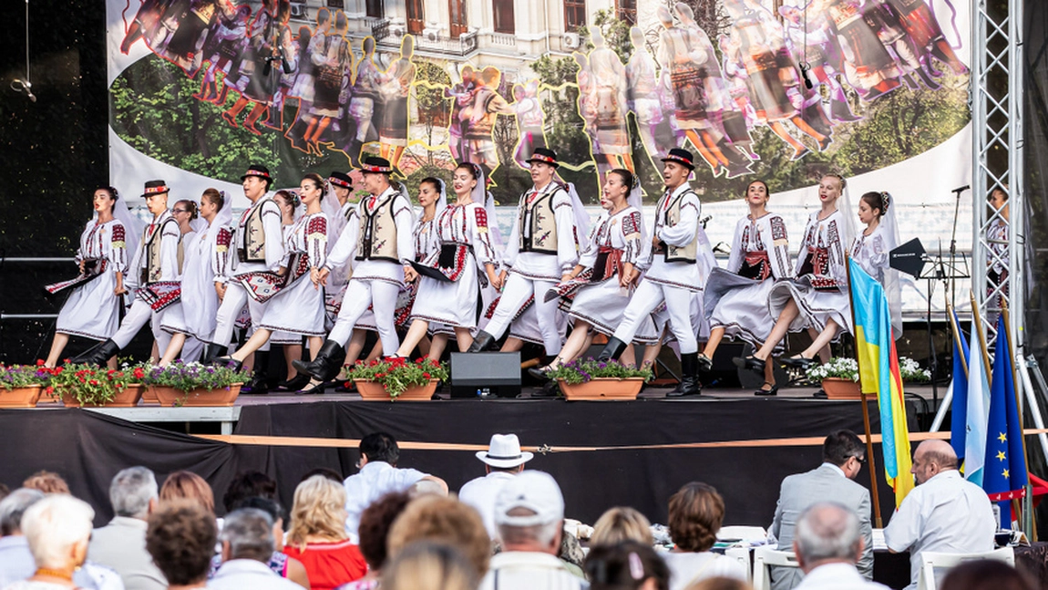Weekend dedicat tradițiilor, la Palas: Festivalul folcloric internațional „Trandafir de la Moldova” și meșteșugari din toate colțurile țării