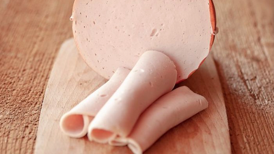 Parizerul ar fi scump dacă ar fi preparat după rețeta originală! Ce spune expertul Sorin Minea