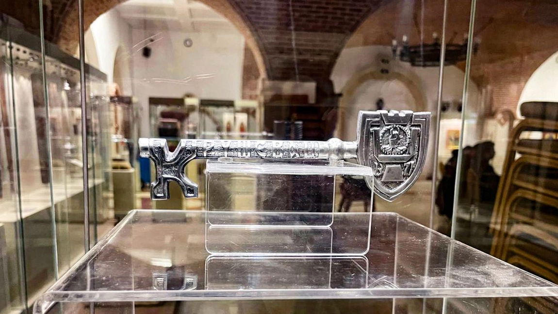 Replica după cheia de la ușa bisericii din Cetatea Kalemegdan, unde au stat moaștele Sfintei Parascheva, expusă la Muzeul Mitropolitan din Iași
