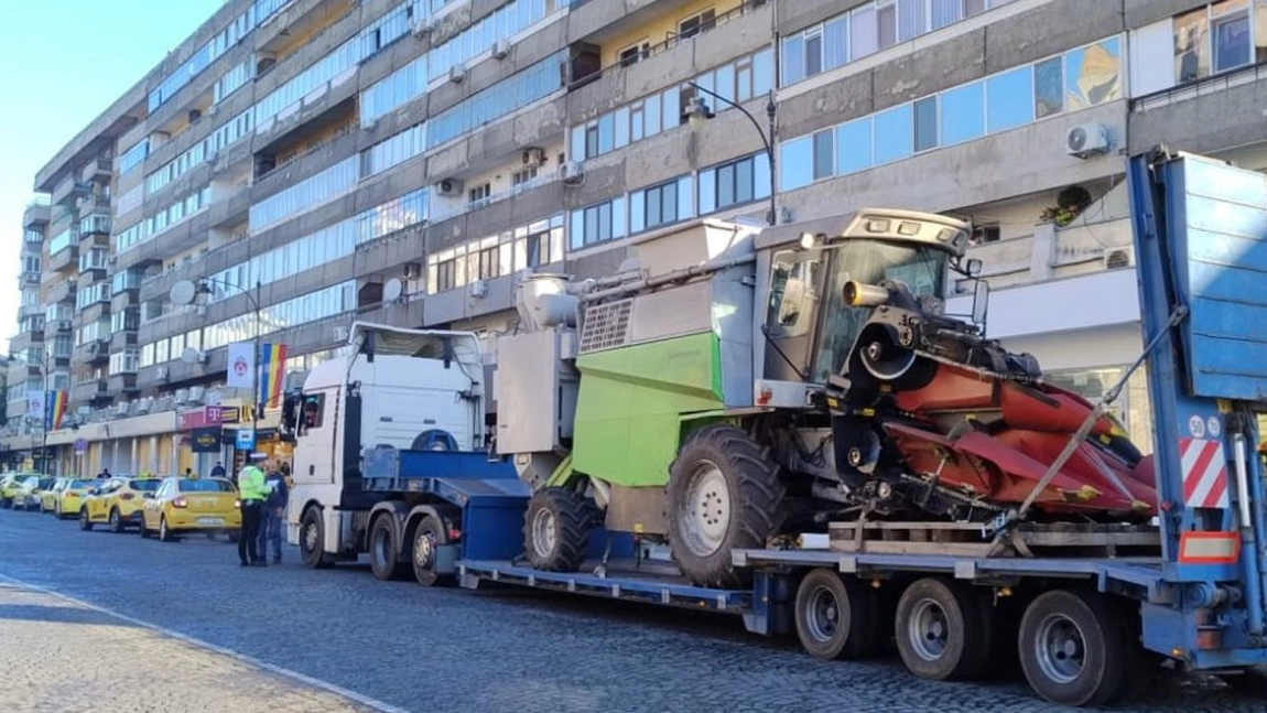 Întâmplare comică în centrul Iașului! Un șofer polonez s-a rătăcit cu TIR-ul pe bulevardul Ștefan cel Mare: „Nici nu știa unde se află”
