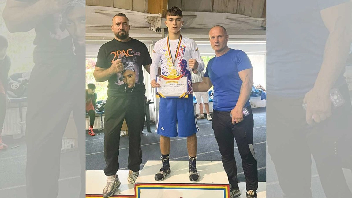 La doar 16 ani, Răzvan Panainte a devenit campion național la box. Sportivii ieșeni au fost la cel mai înalt nivel la competiția din Bacău