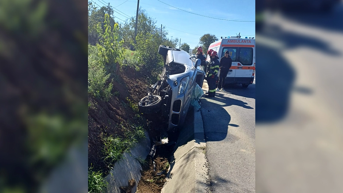 Accident rutier la Schitu Duca. Un BMW a ajuns în șanț - UPDATE