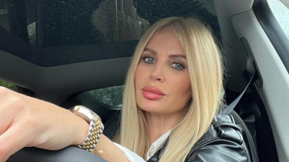 Andreea Bănică, transformare de la gospodină la divă absolută. Cum a apărut la nunta Lorei