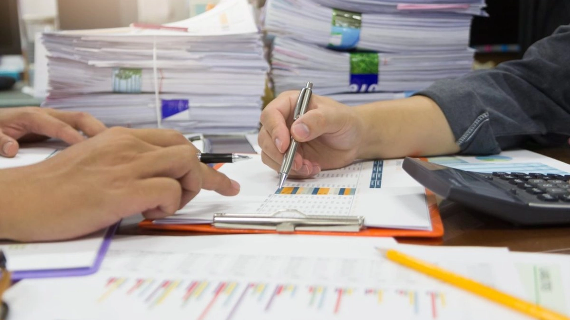 Angajații cu vechime în muncă vor primi 1.000 de lei pe lună în plus la salariu!