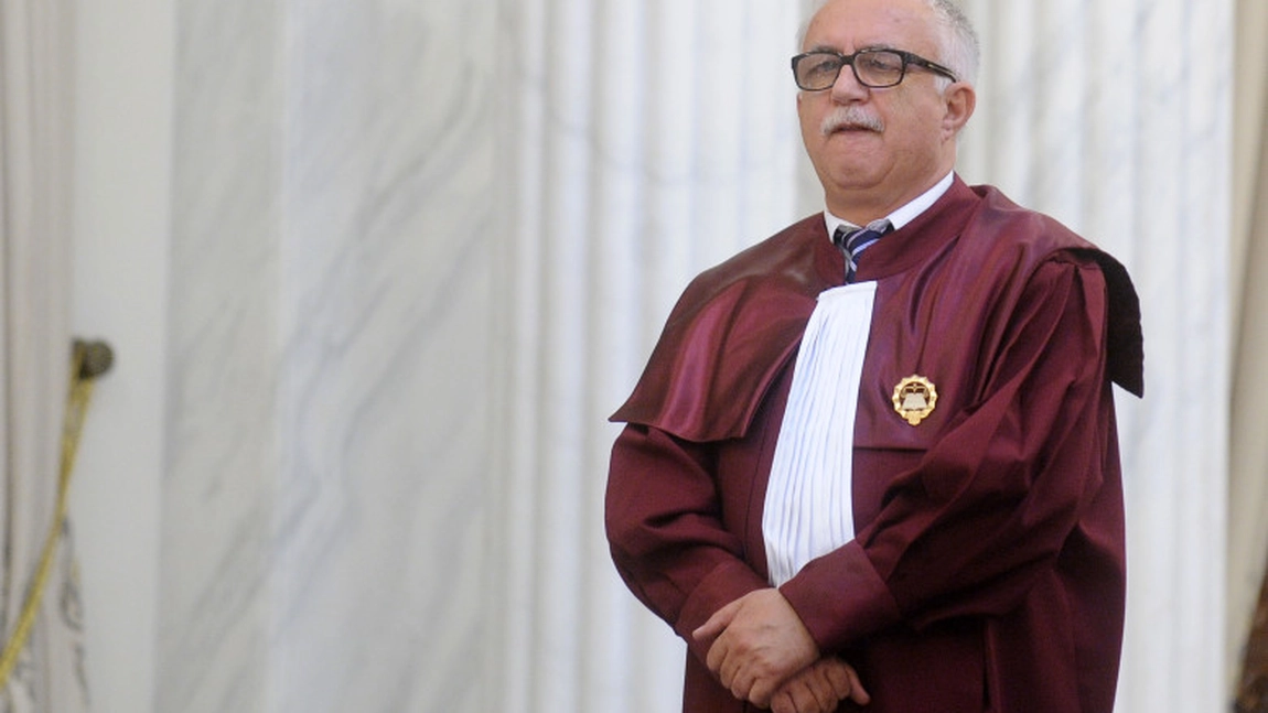 Fostul judecător CCR Augustin Zegrean spune că este „excesivă” decizia Curții Constituționale de a anula candidatura Dianei Șoșoacă