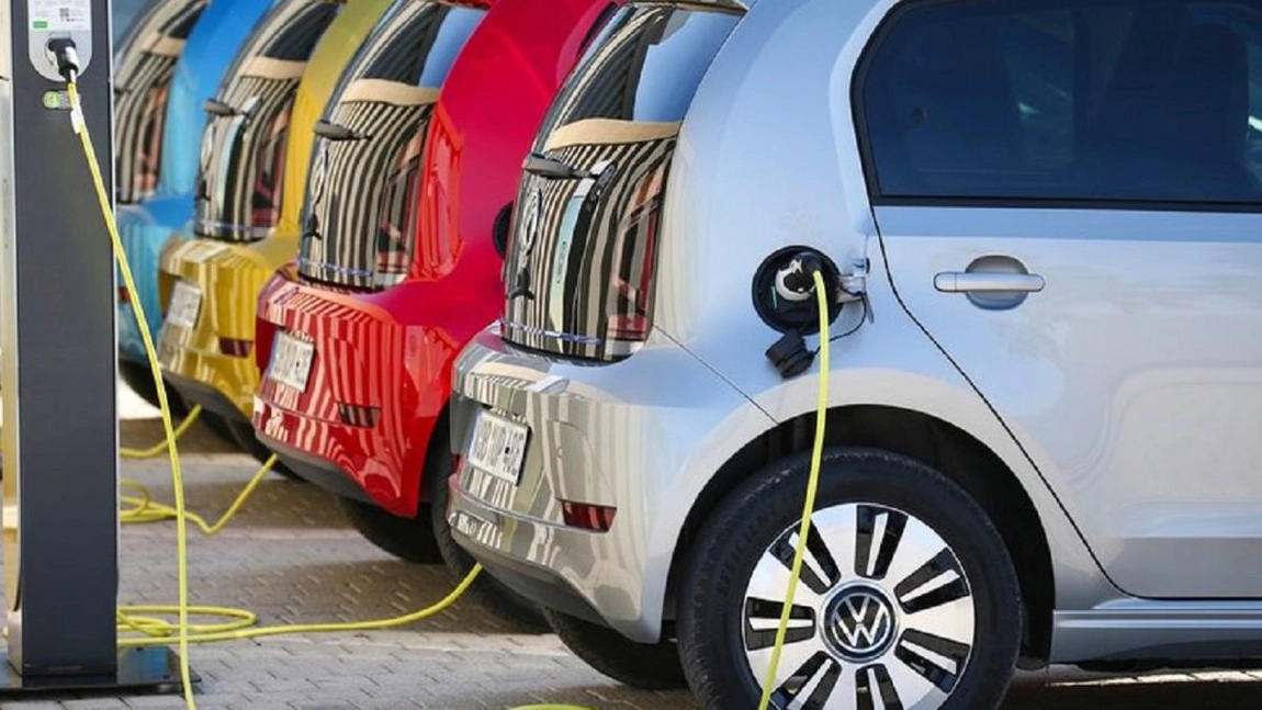 Licitația privind achiziționarea celor 10 autoturisme electrice în comuna Miroslava a intrat pe linie dreaptă. O firmă din Brăila a depus oferta financiară