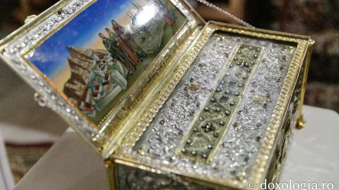 Brâul Maicii Domnului de la Mănăstirea Kato Xenia este adus în pelerinaj la trei parohii din Arhiepiscopia Iașilor