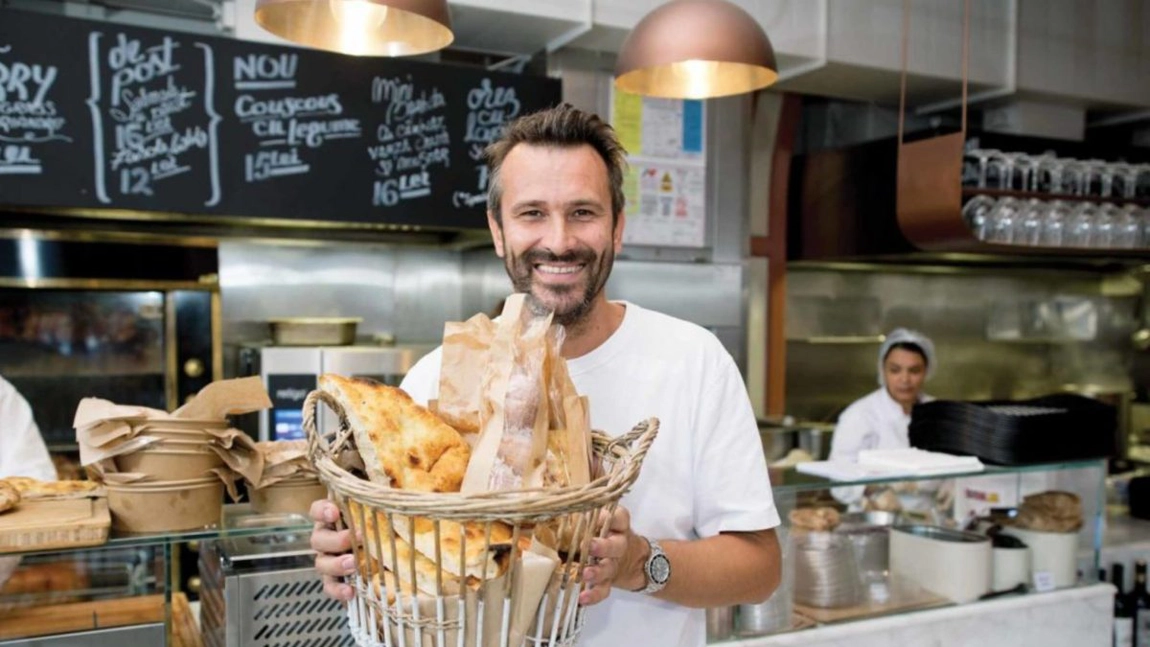Ce preț are o ciorbă în restaurantul lui Nicolai Tand din București. Celebrul chef gătește cot la cot cu angajații