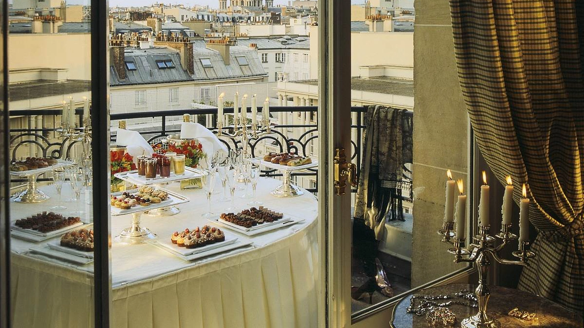 Weekend la Paris. Cum arată hotelul de lux în care sunt cazați Klaus și Carmen Iohannis