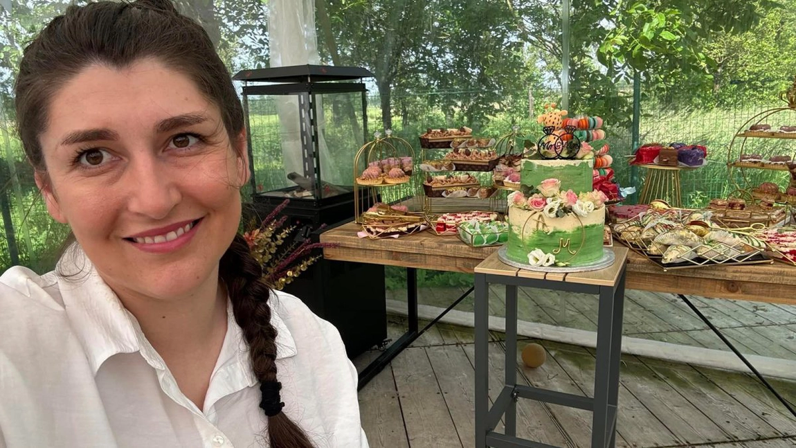 Ana-Maria Airinei face furori cu prăjiturile românești în Belgia. Ieșeanca a căutat gustul tradițional la cofetăriile din oraș: „Cele mai vândute sunt amandinele”