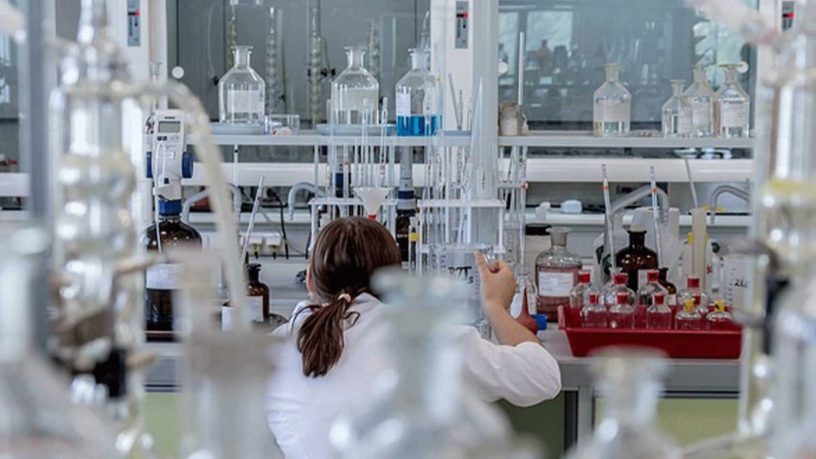 Primăria Iași cheltuie peste 4,2 milioane de lei pentru mobilierul din laboratoarele de științe! Procedura de licitație a fost lansată