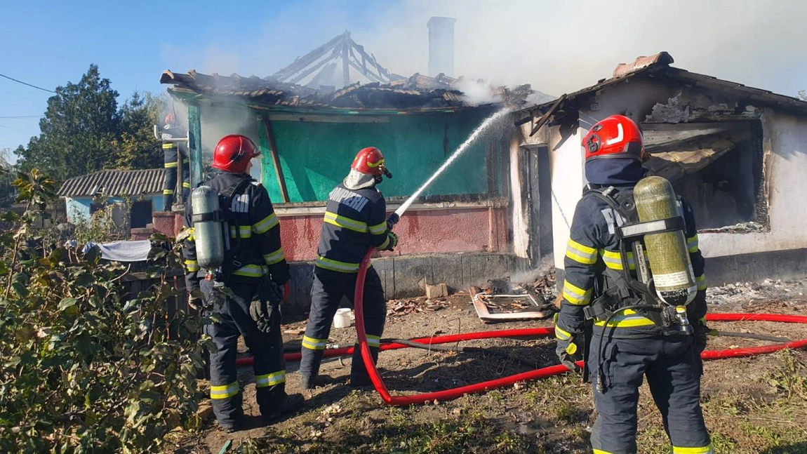 Incendiu în Aroneanu! O locuință a fost cuprinsă de flăcări