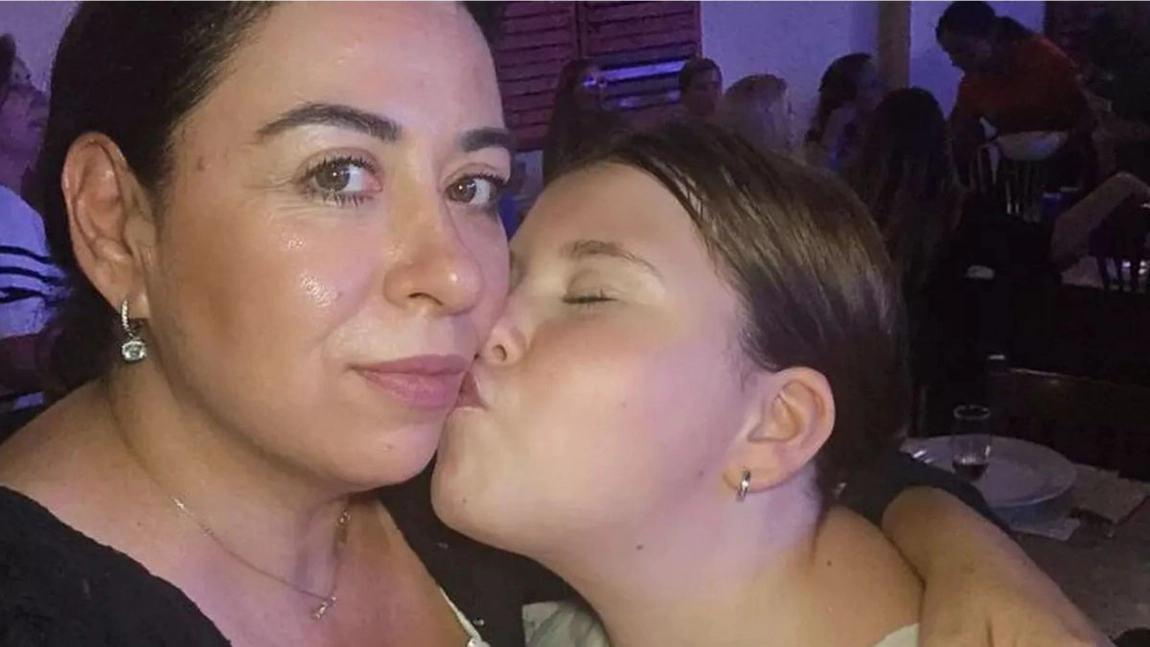 Isabela, fiica Oanei Roman, are salariu la vârsta ei. „Isa a îmbrăcat copiii unui sat cu banii ei”