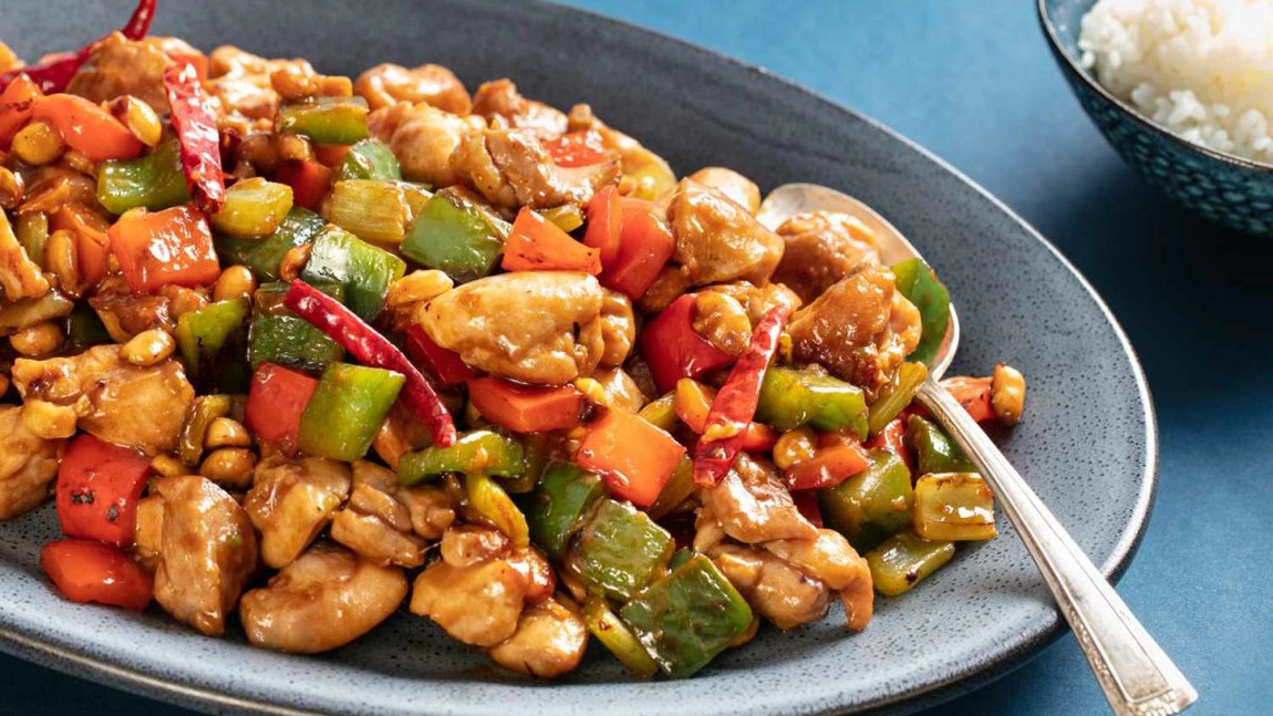 Rețeta pentru pui cu legume la tigaie. Ideală pentru o masă sănătoasă și echilibrată!