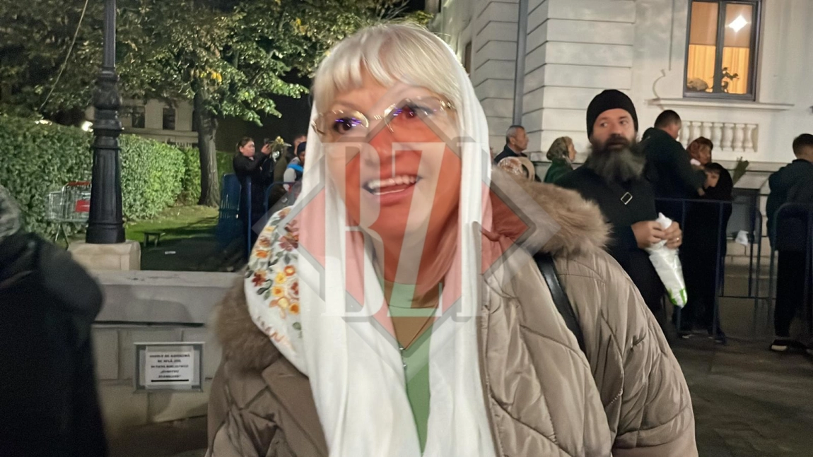 Pelerinii au așteptat peste 14 ore să se roage la moaștele Sfintei Parascheva: „Vin de 21 de ani, Sfânta m-a vindecat de carcinomul tiroidian” - VIDEO