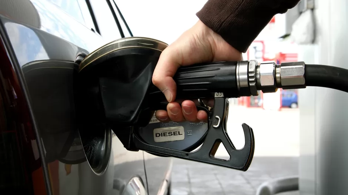 Benzina și motorina se scumpesc la miezul nopții. Cât vei plăti pentru un plin de combustibil?