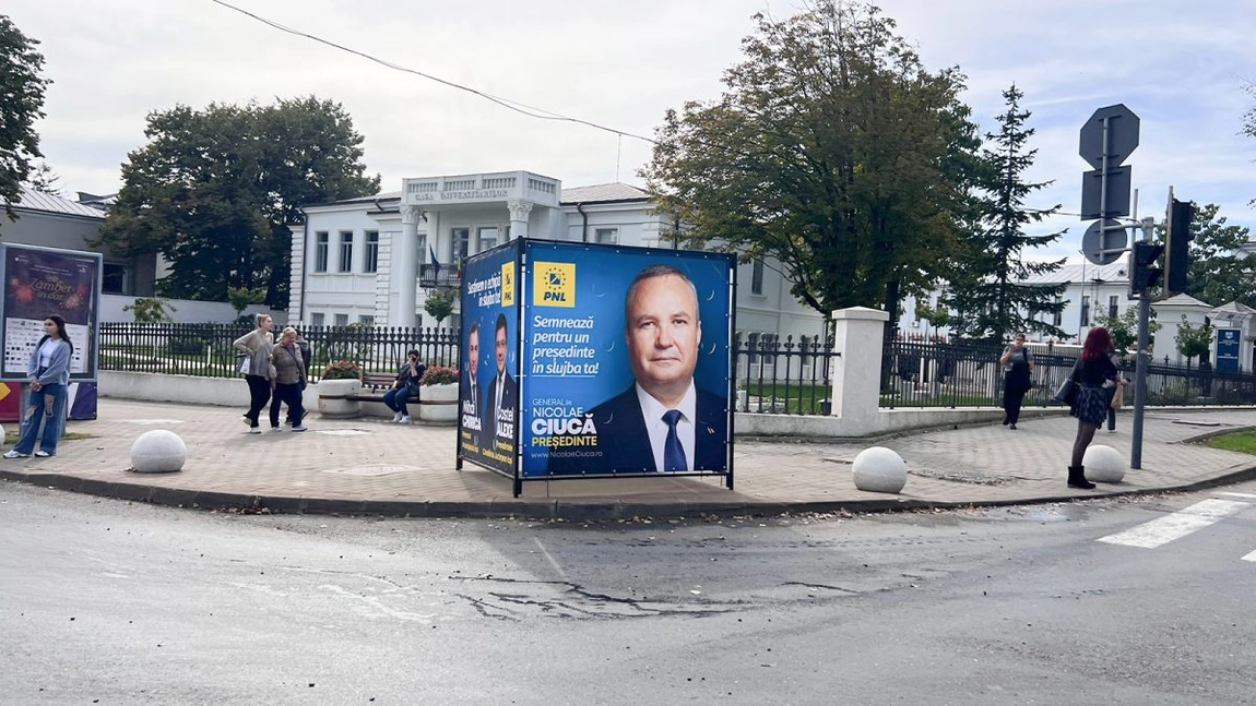 Primarul Mihai Chirica a renunțat la afișul electoral PNL din Copou, după ce BZI a sesizat pericolul pentru participanții la trafic