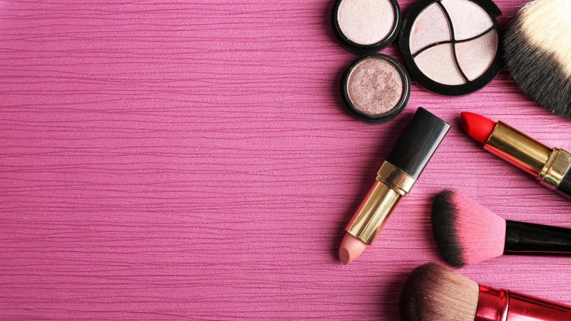 Pericol în cazul femeilor! Substanţe chimice nocive în aceste produse cosmetice