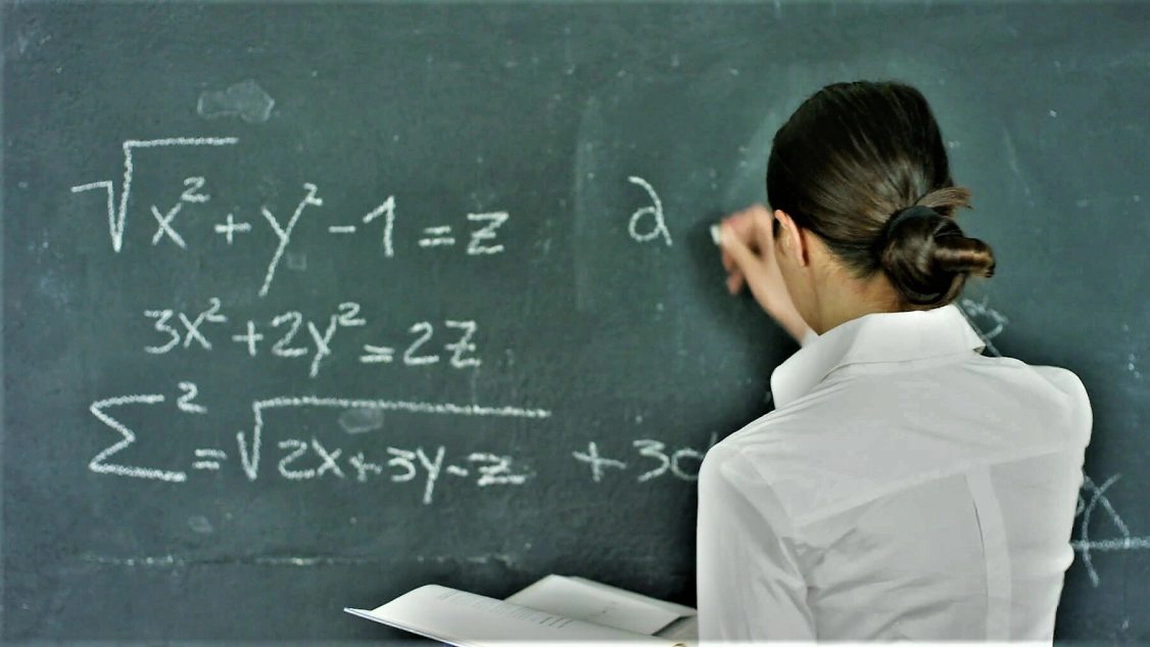 Cum se scrie corect și cum trebuie să te adresezi, doamna profesor sau doamna profesoară? Greșeala făcută de  mulți elevi