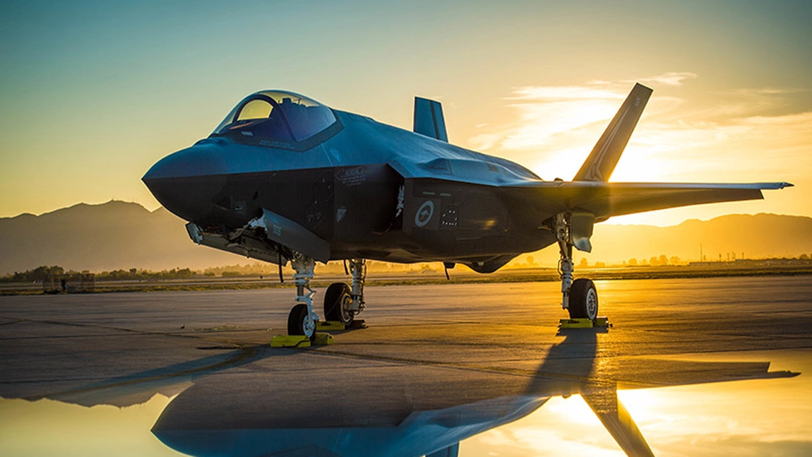 România vrea să cheltuie 6,4 miliarde de dolari pe avioanele F-35 Lightning II care nu pot zbura optim pe timp de ploaie