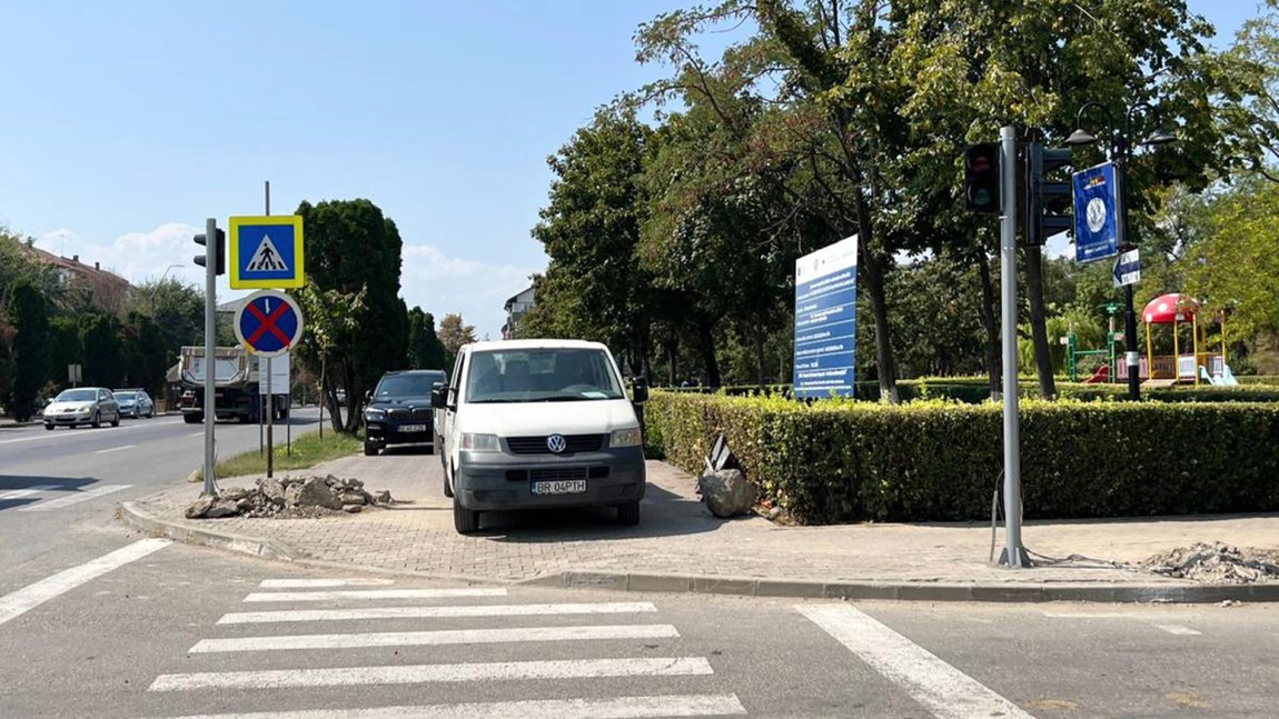 Semafoarele de la Podu Iloaiei au fost puse în funcțiune! Șoferii nu vor mai sta zeci de minute în traficul aglomerat din zonă